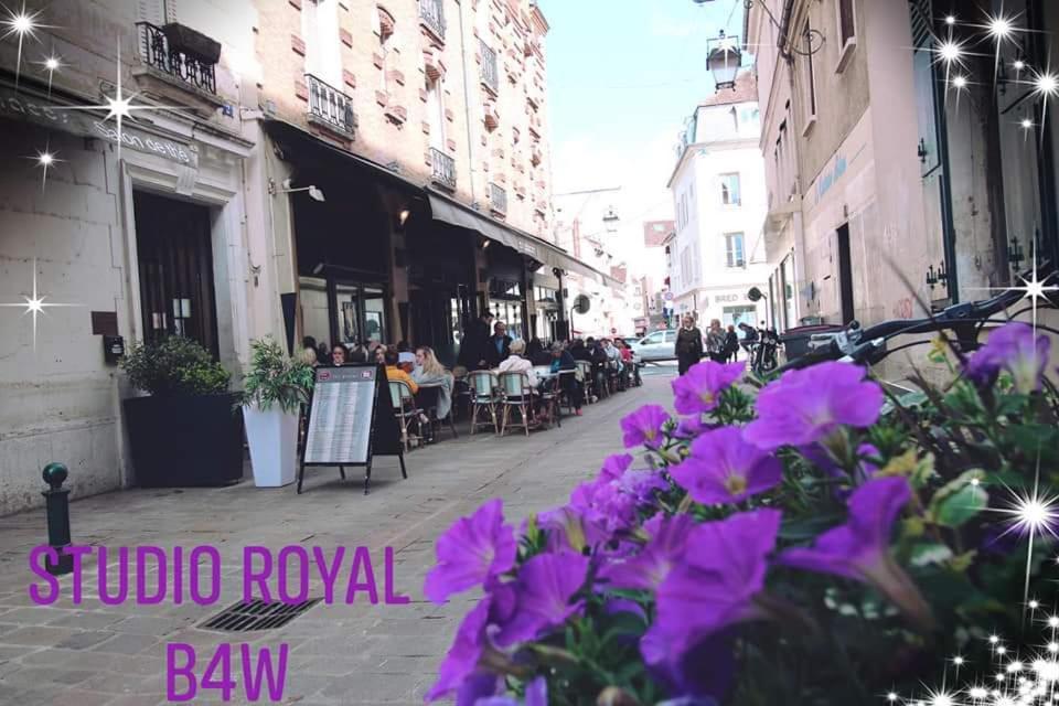 Studio Royal by Beds4Wanderlust - Place du marché avec parking privé Fontainebleau Chambre photo